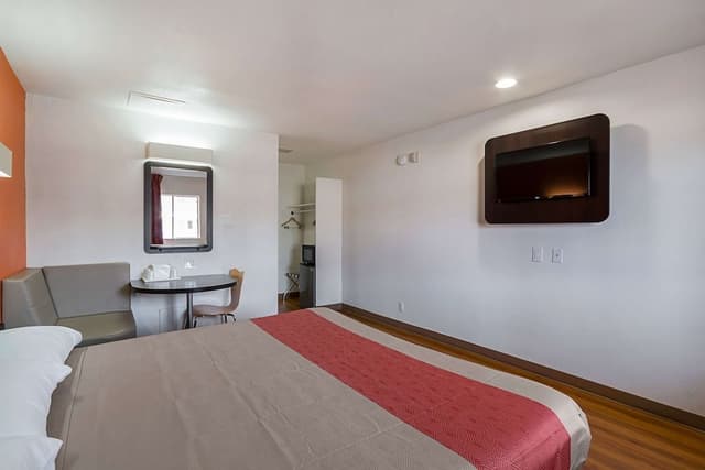 Standard Room, 1 King Bed, Smoking