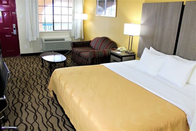 Standard Room, 1 King Bed, Non Smoking