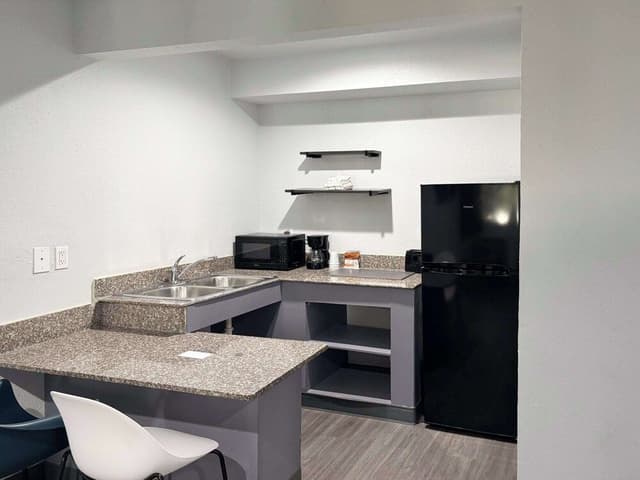 Standard Room, 1 King Bed, Non Smoking, Kitchenette