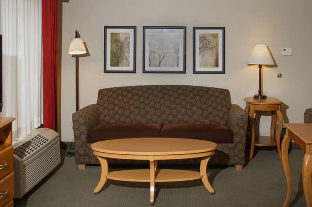 1 KING BED 1 BEDROOM SUITE NONSMOKING