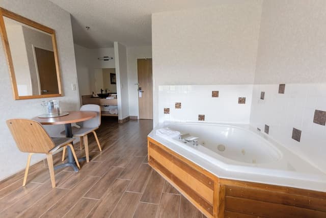 Junior Suite, 1 King Bed with Sofa bed, Jetted Tub, Desert View