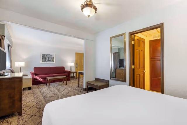 Standard Room, 1 Queen Bed, Non Smoking, Kitchenette (with Single Sofabed;Larger Room)