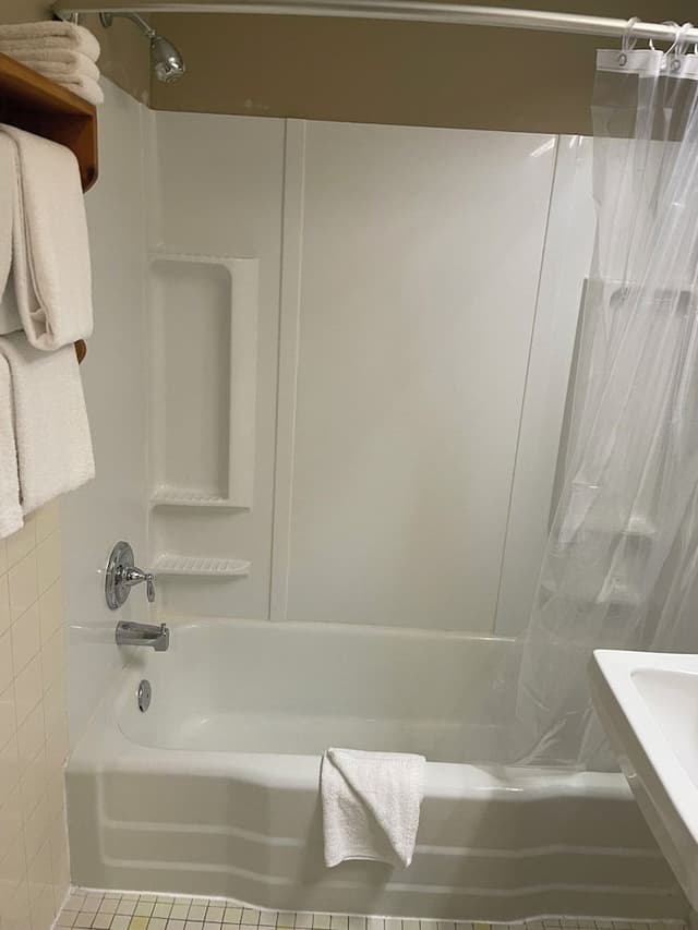 1 Bedroom Efficiency Suite