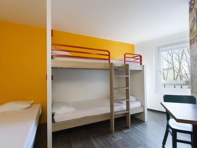 Room, 3 Twin Beds, Private Bathroom (Cabrio)