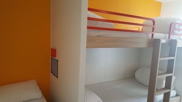 Room, 3 Twin Beds, Private Bathroom (Cabrio)