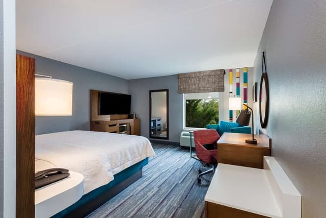 1 KING BED NONSMOKING