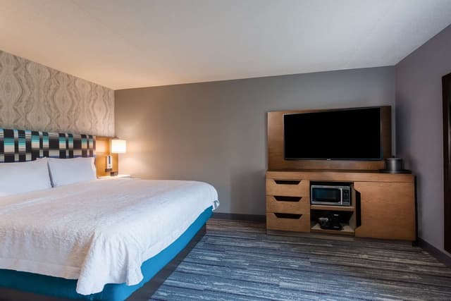 1 KING BED NONSMOKING