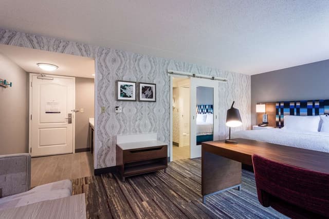 1 KING BED STUDIO SUITE NONSMOKING