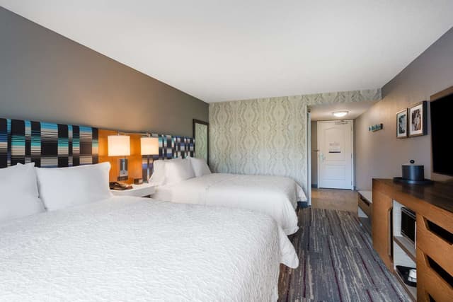 2 QUEEN BEDS NONSMOKING