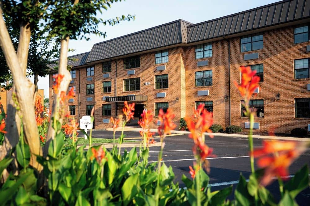 PATRIOT INN AND SUITES PATRIOT INN AND SUITES