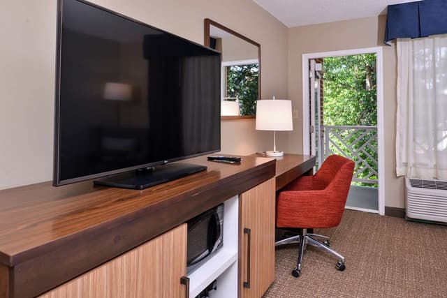 1 KING BED WITH CHAIR AND BALCONY NONSMOKING