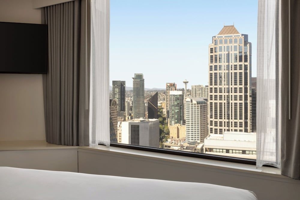 Crowne Plaza3