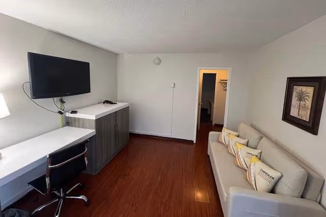 Suite, 1 Queen Bed, Non Smoking (1 Bedroom)