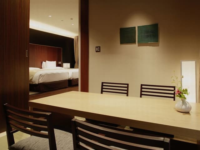 Stylish Suite Twin