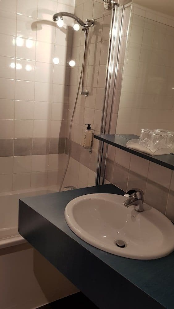 Standard Twin Room (with SAUNA access)