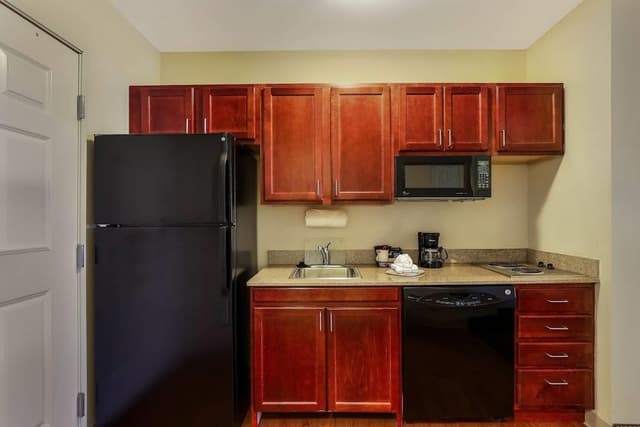 1 King Bed, Accessible, Non Smoking (Efficiency, Roll-in Shower)