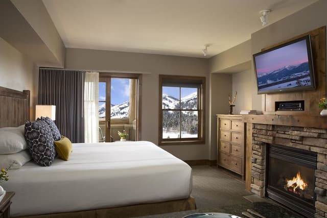 Grand Room, 1 King Bed with Sofa bed (Sleeps 4)