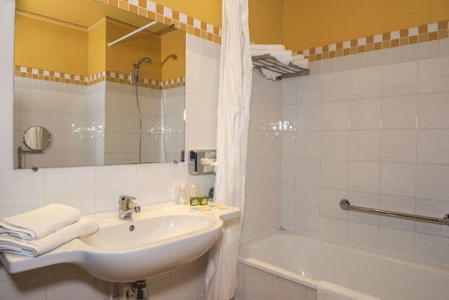 Family Quadruple Room, Private Bathroom