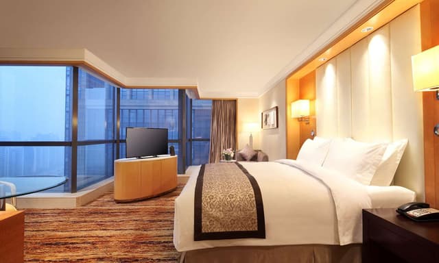 PREMIER ONE BDRM SUITE W/LOUNGE ANDRIVER VIEW