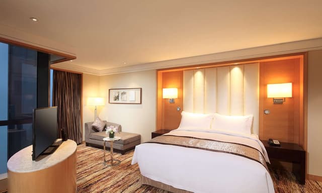 PREMIER ONE BDRM SUITE W/LOUNGE ANDRIVER VIEW