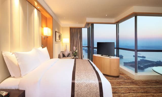 KING EXECUTIVE GUEST ROOM WITH LOUNGE ACCESS