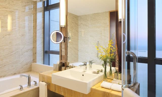 KING ONE BEDROOM SUITE WITH LOUNGE ACCESS
