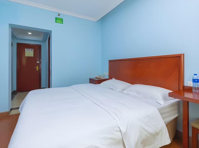 GTR - Guest Room with One 1.8M Bed