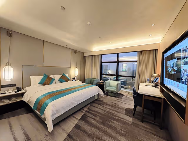 Superior Suite, City View