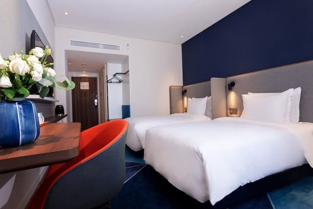 Standard Room, 2 Twin Beds, City View (High Floor)