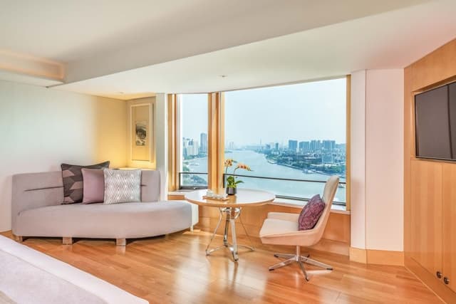 Club Deluxe Room River View King Bed
