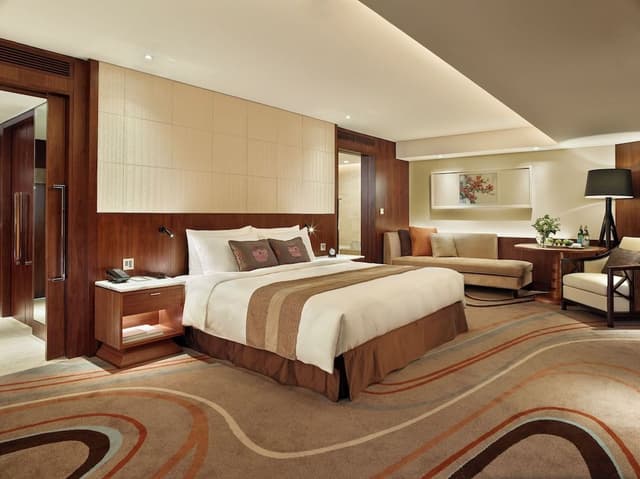Deluxe Room River View King Bed