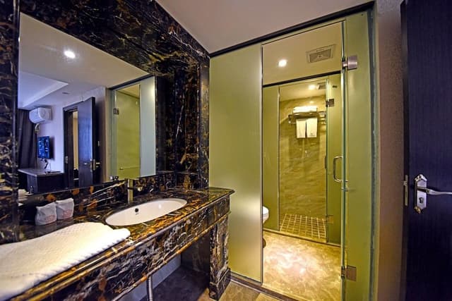 Deluxe Suite