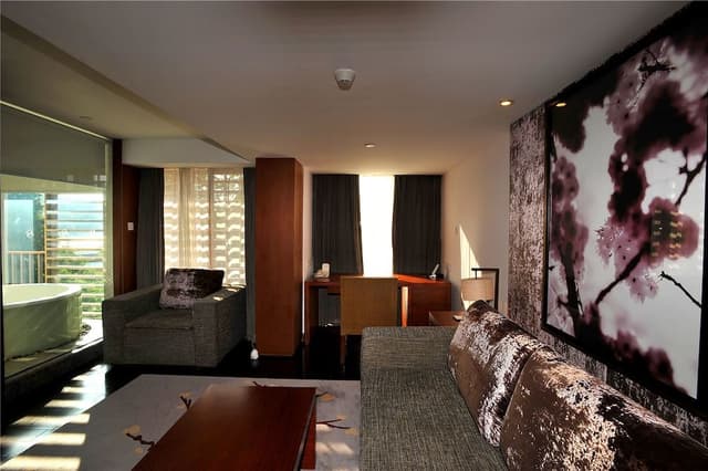 Deluxe Suite, Lake View