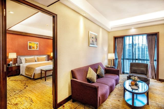 Leeden suite