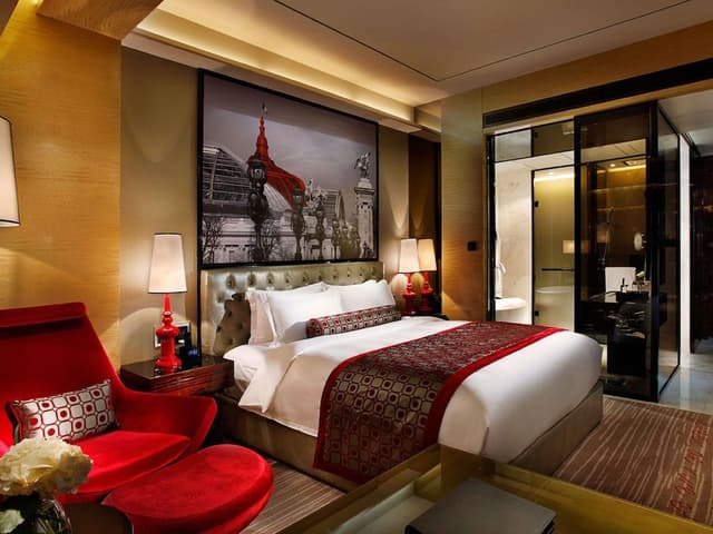 Superior Room, 1 King Bed, Club Lounge Access