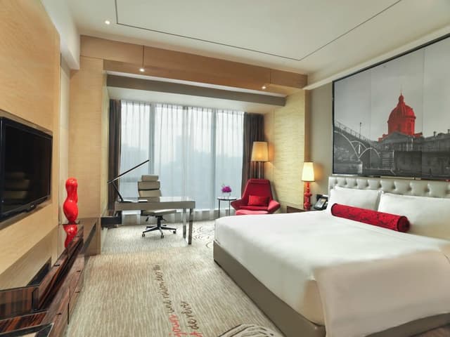 Superior Room, 1 King Bed, Club Lounge Access