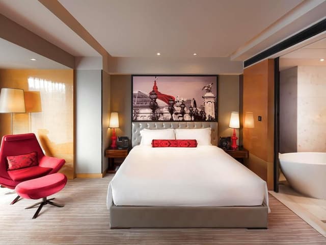 Luxury Room, 1 King Bed, Club Lounge Access