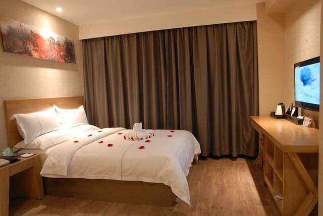Standard Queen Bed Room