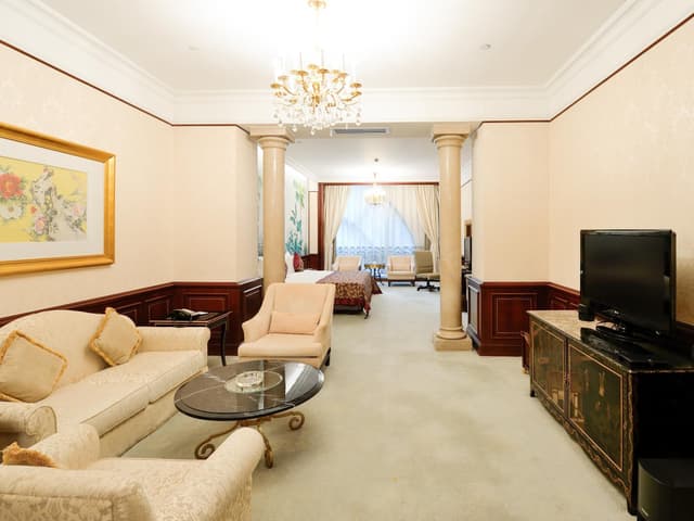 Senior Suite