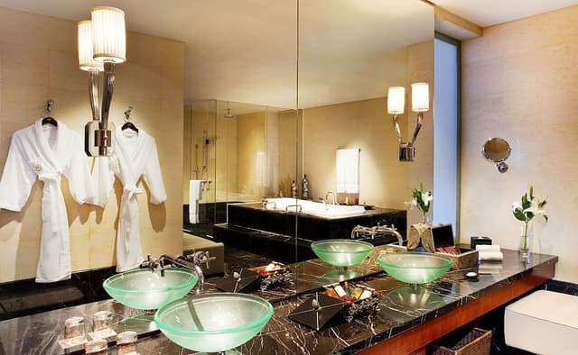 Club Suite, 1 Bedroom, City View
