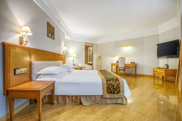 Deluxe Suite