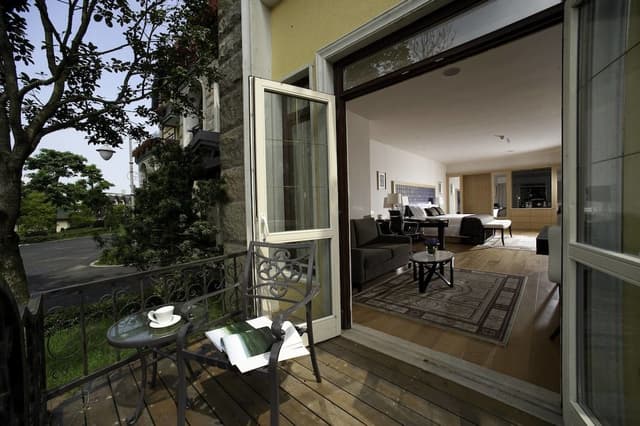 Townhouse Deluxe Room