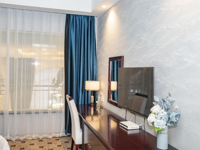 Business King Room