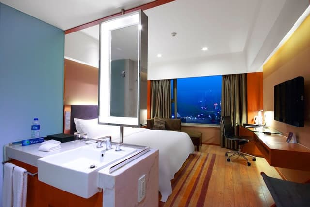 Superior Room, 1 King Bed