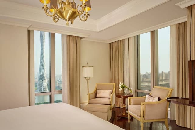 Club Suite, 1 King Bed, City View