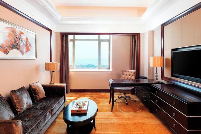 Executive Suite, 1 King Bed, Concierge Lounge Access