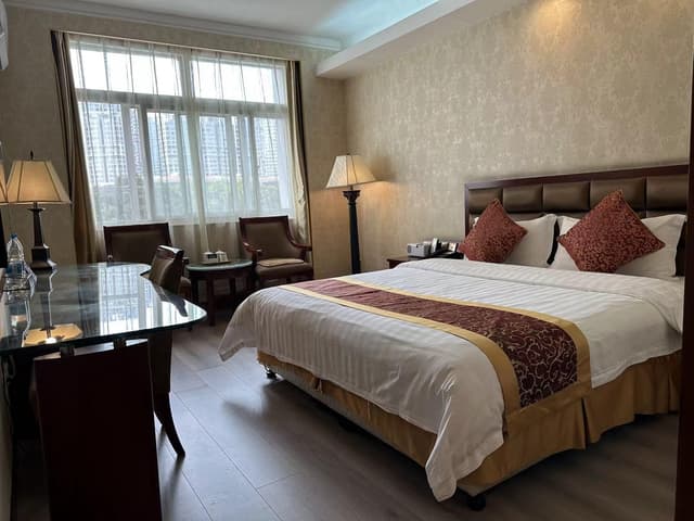 Business King Room