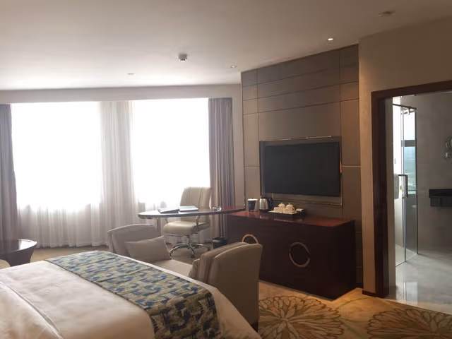 Deluxe Queen Room