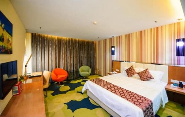Comfort Queen Room
