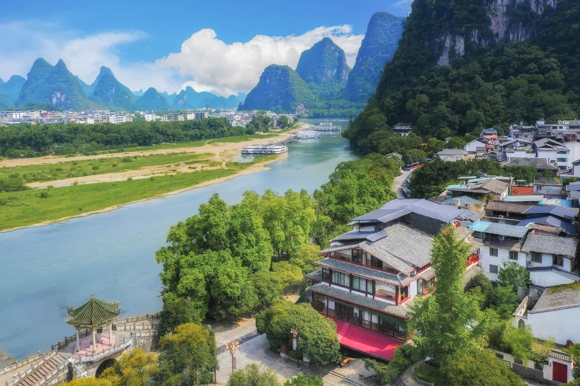 โรงแรมยางชูริเวอร์วิว โรงแรมยางชูริเวอร์วิว